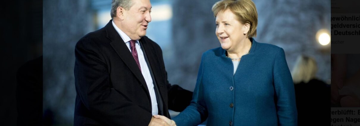 Armen Sarkissjan beim Besuch in Berlin mit Ex-Bundeskanzlerin Angela Merkel. Quelle: Screenshot/Frankfurter Neue Presse